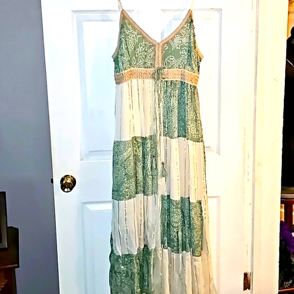 Stunning Green and Gold Maxi Dress Ptp 18- 21 stretchy back